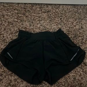black lululemon hotty hots 2.5”